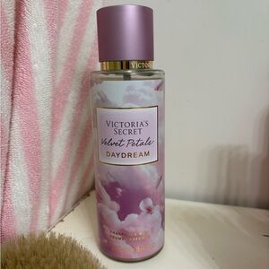 Victoria's Secret Velvet Petals Daydream Fragrance Mist - Like new